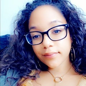 Meet your Posher, Leona